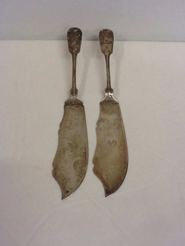PR. BALL BLACK & CO. SILVER FISH SLICE - NY - CIRC: PR. BALL BLACK & CO. SILVER FISH SLICE - NY - CIRCA 1860 WITH GRIFFIN AND CROWN MONOGRAM - 7.27 OZT. 2" x 11 1/2"