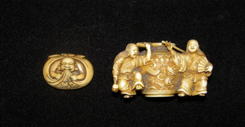 PR. CARVED IVORY NETSUKE - ORIENTAL FIGURES ASIDE: PR. CARVED IVORY NETSUKE - ORIENTAL FIGURES ASIDE OF A LARGE POT 1 1/2" X 2 1/2" & MAN IN A BLANKET 1 1/2" X 1"