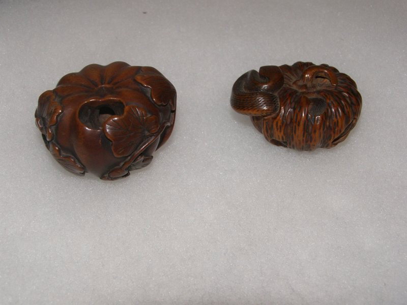 PR. CARVED BOXWOOD NETSUKE - PUMPKIN WITH SNAKE A: PR. CARVED BOXWOOD NETSUKE - PUMPKIN WITH SNAKE AND PUMPKIN ON THE VINE 1" & 1 1/2"