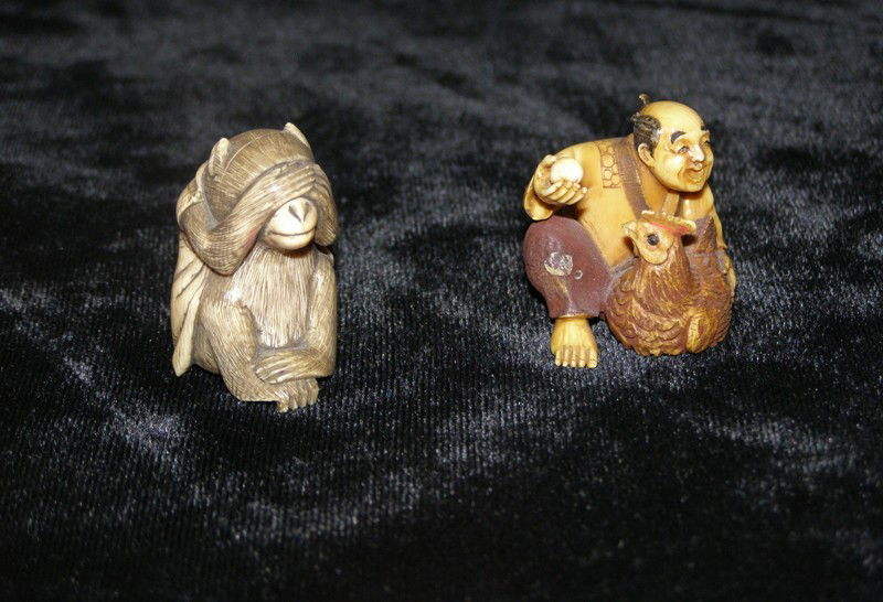 PR CARVED IVORY NETSUKE MONKEY HOLDING HANDS OVER: PR CARVED IVORY NETSUKE MONKEY HOLDING HANDS OVER EYES 1 1/2" & MAN PICKING EGGS 1 1/4"