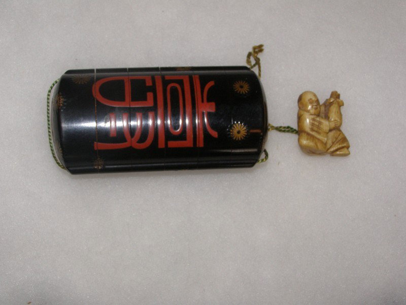 LACQUERED ORIENTAL INRO 3 1/2" WITH CARVED IVORY : LACQUERED ORIENTAL INRO 3 1/2" WITH CARVED IVORY NETSUKE 1"