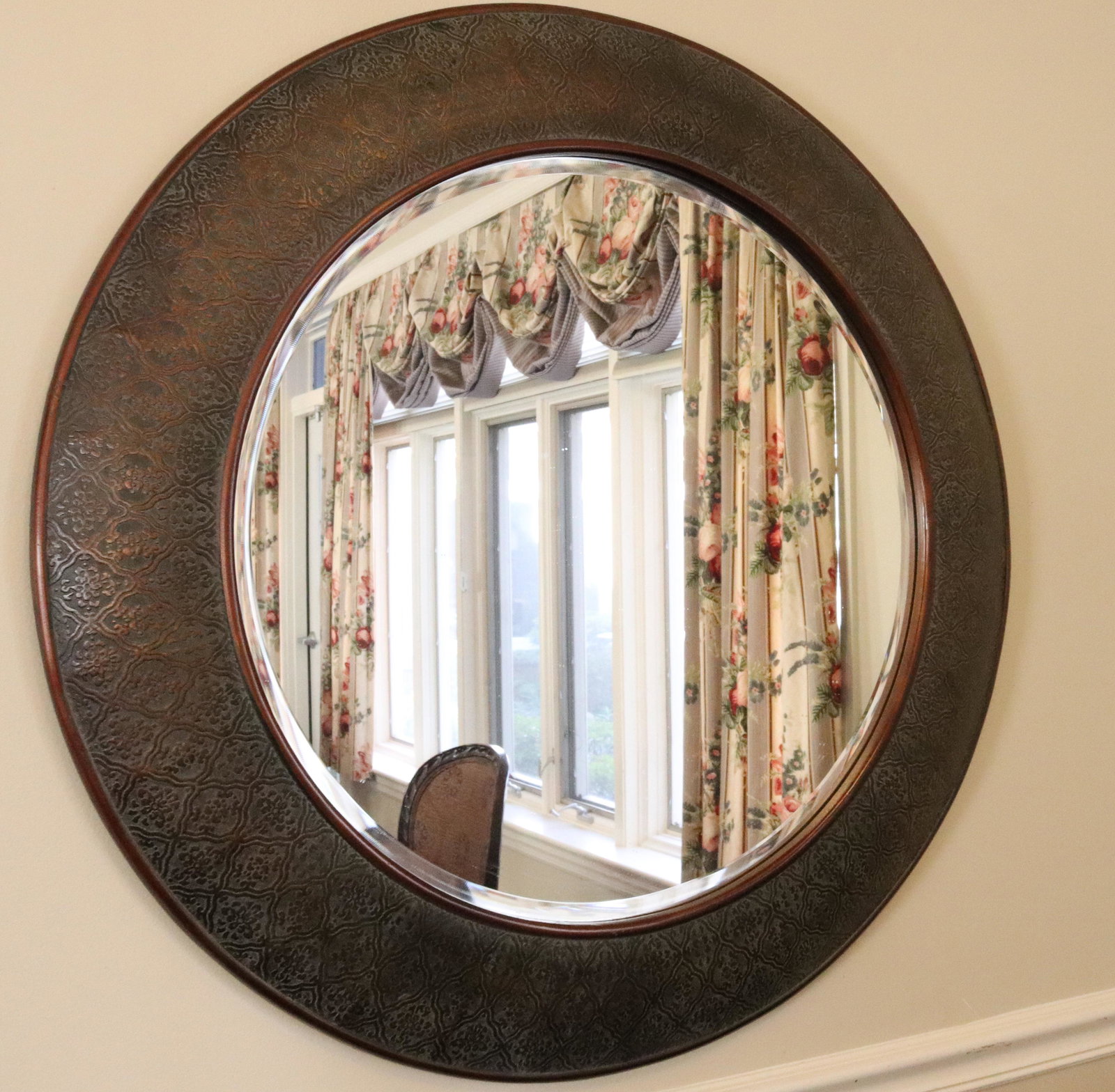 DECORATIVE WALL MIRROR (1 of 2)