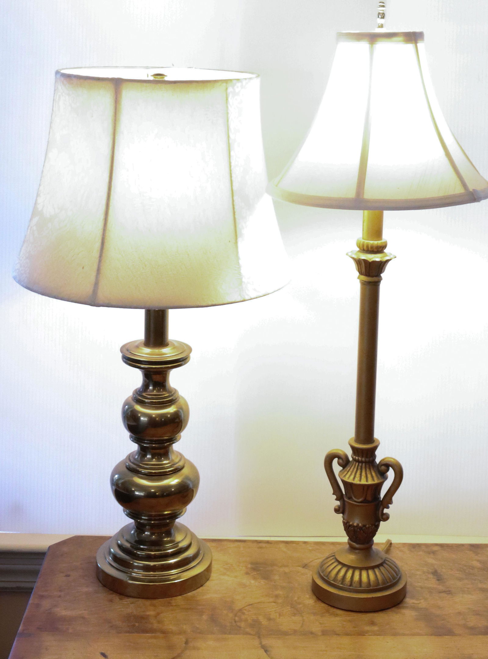 (2) DECORATIVE LAMPS (1 of 3)