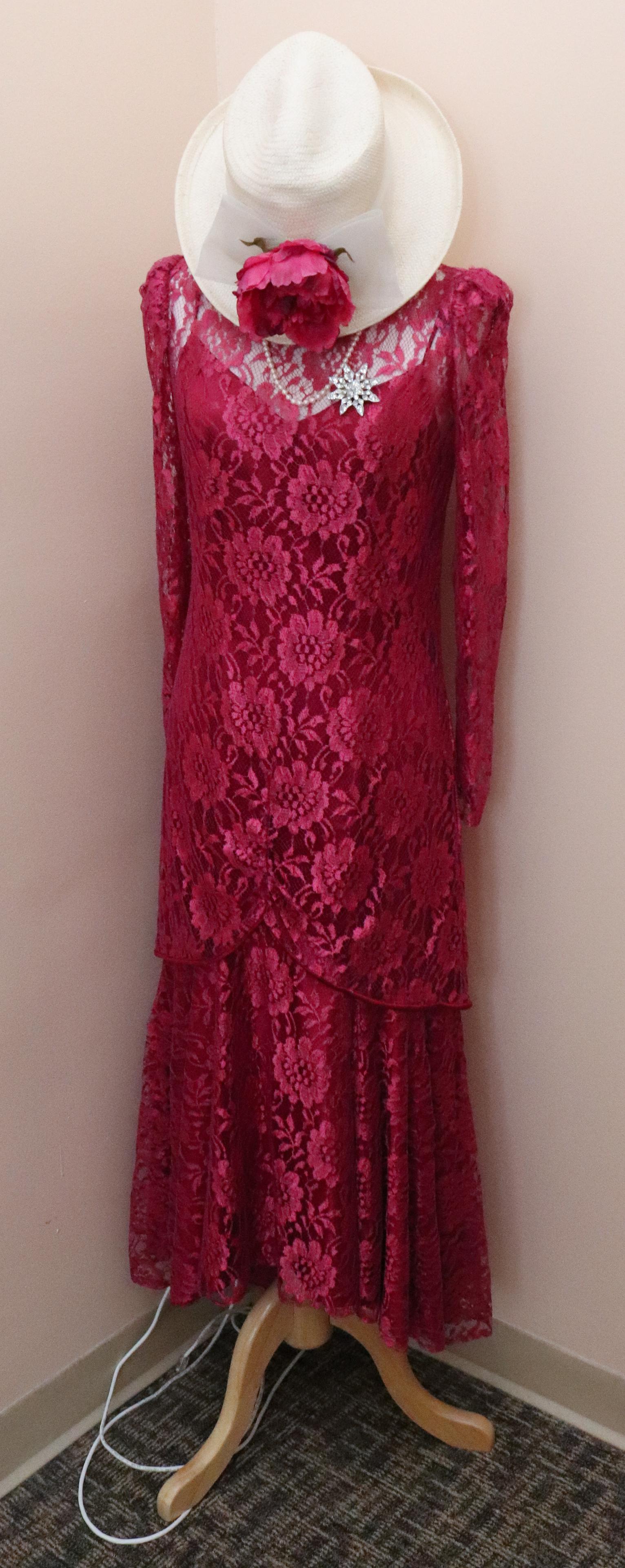 LACE FLORAL DRESS, HAT AND PIN: INCLUDES BUST FORM. Terms Please Read Carefully Before Bidding. This is an Online Only Auction. Pick-up Will be ONE DAY ONLY. Friday May 19th from 9:30 am till 3:30 pm - To schedule a Pick-up please u