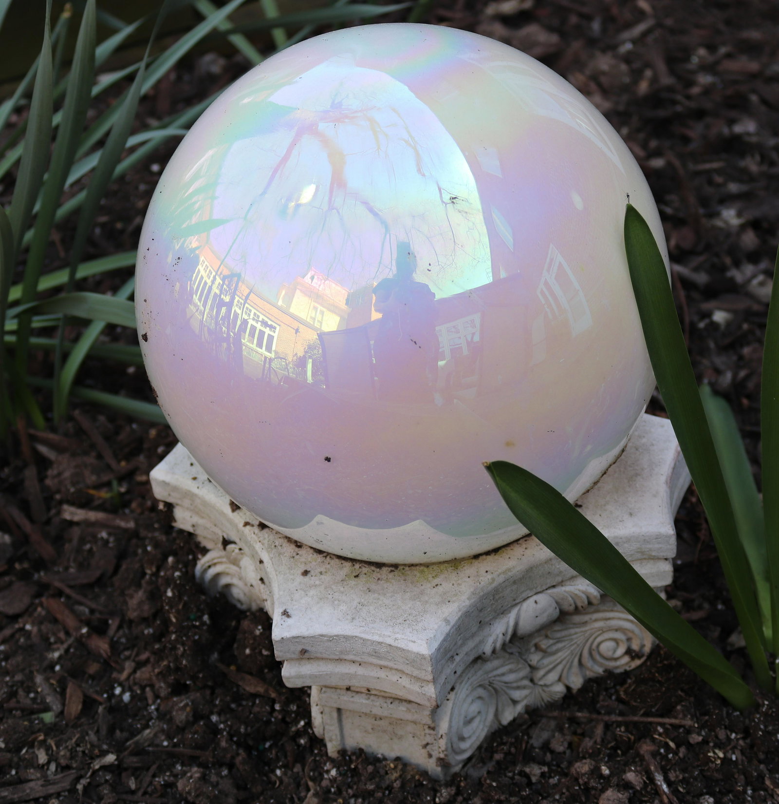 GAZING BALL ON BASE (1 of 1)