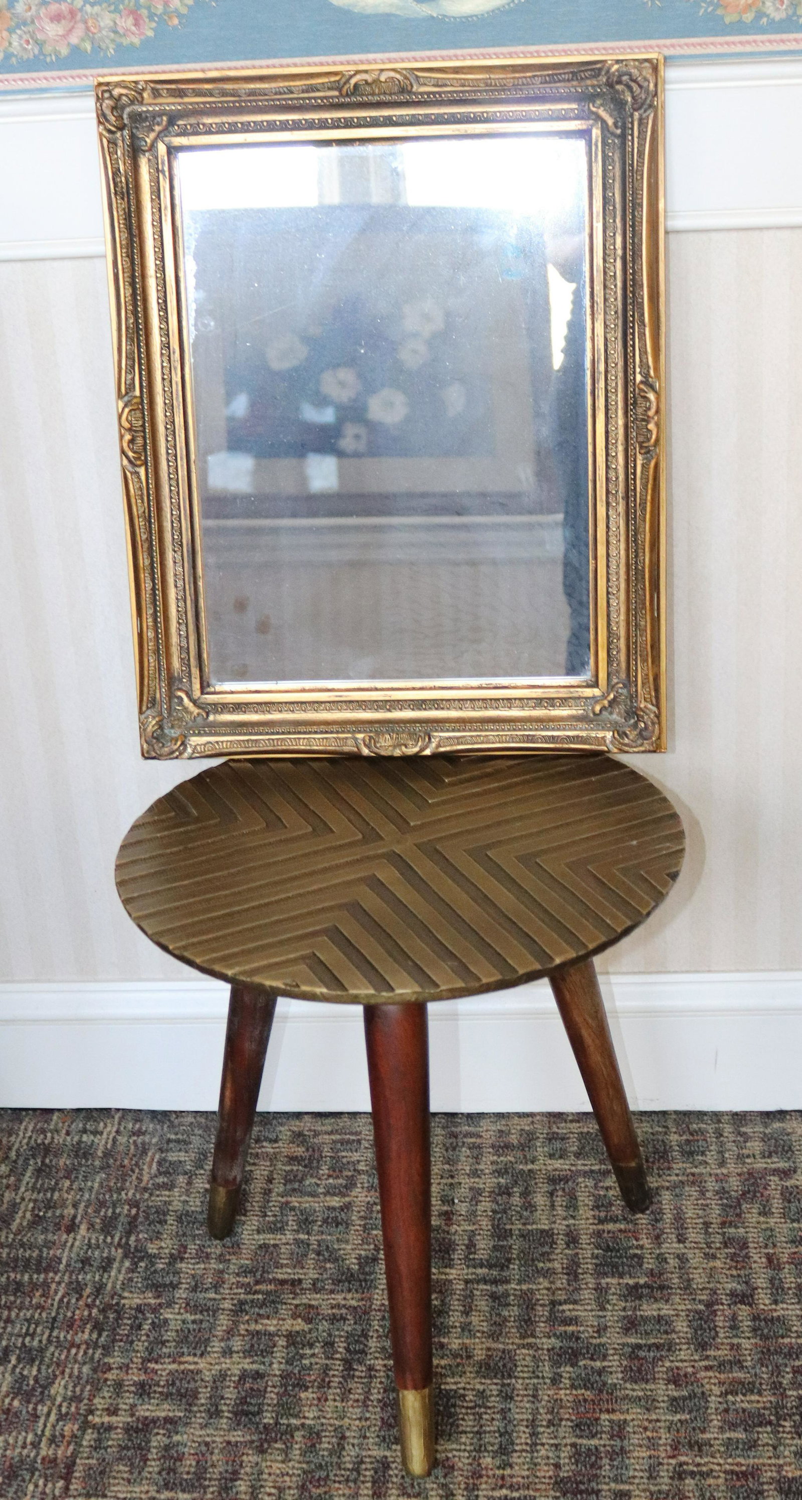 DECORATIVE STAND AND MIRROR (1 of 2)