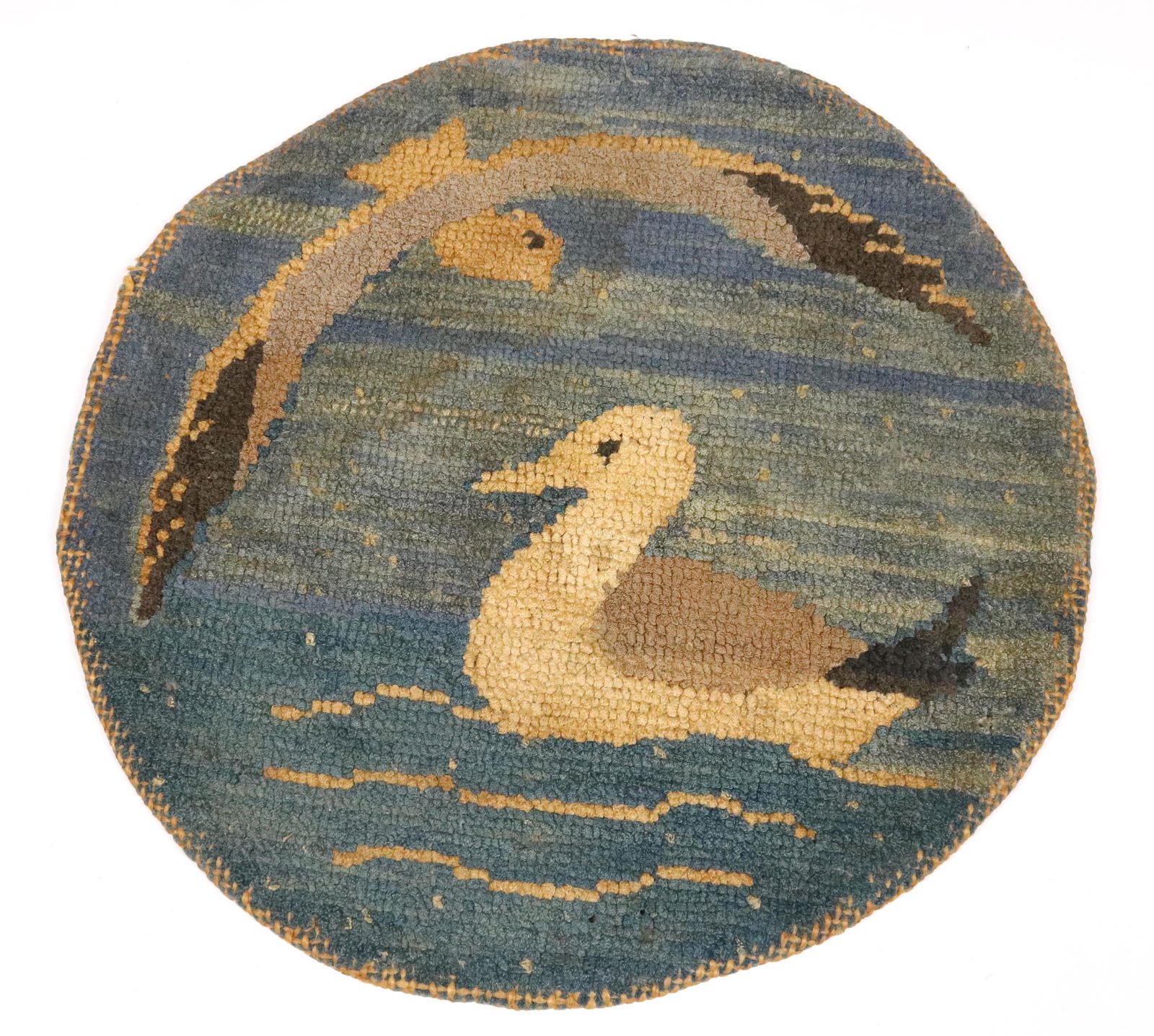 GRENFELL INDUSTRIES  HOOKED ROUND MAT (1 of 4)