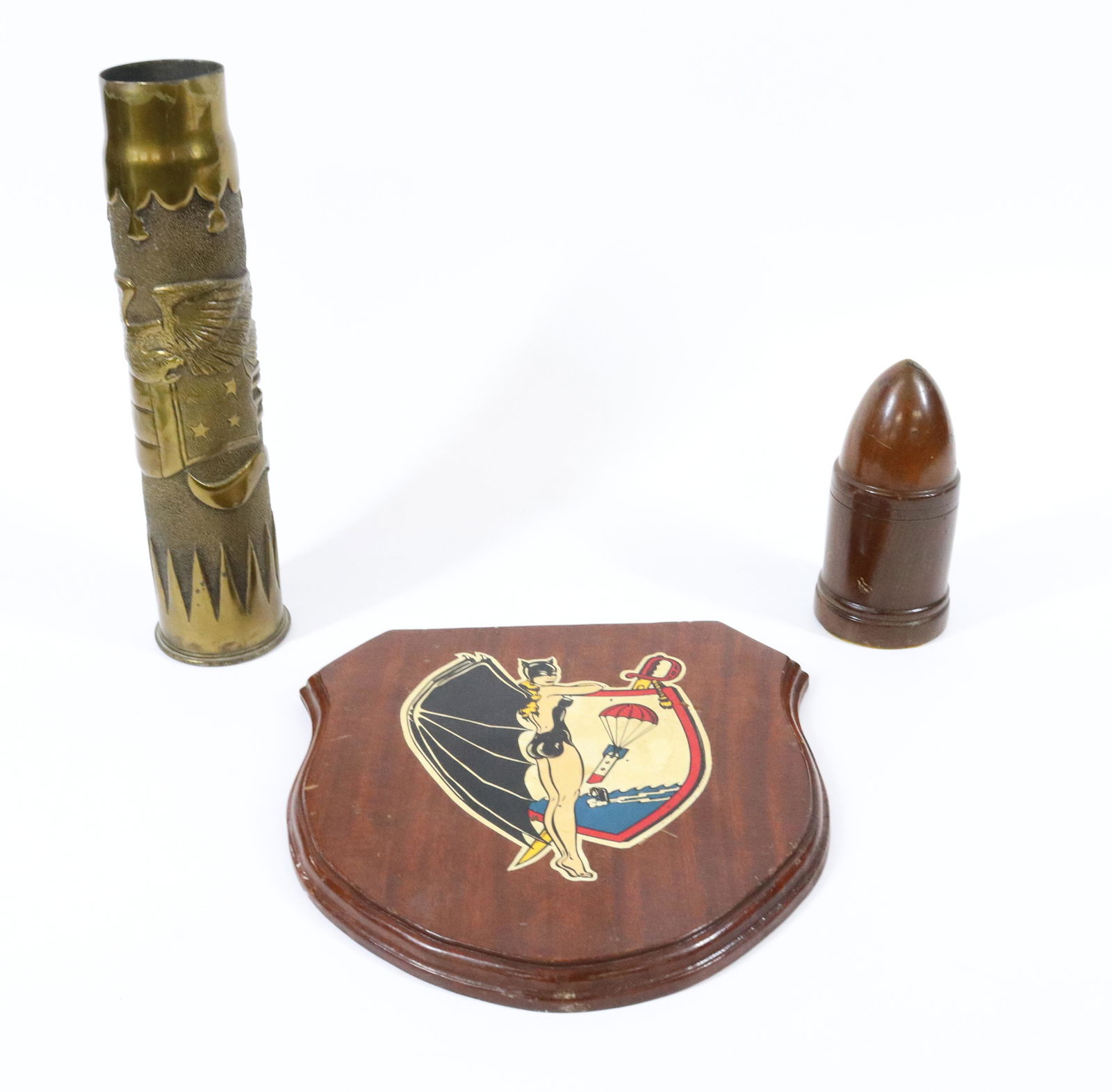 TRENCH ART SHELL, WOODEN PLAQUE AND SHELL (1 of 5)