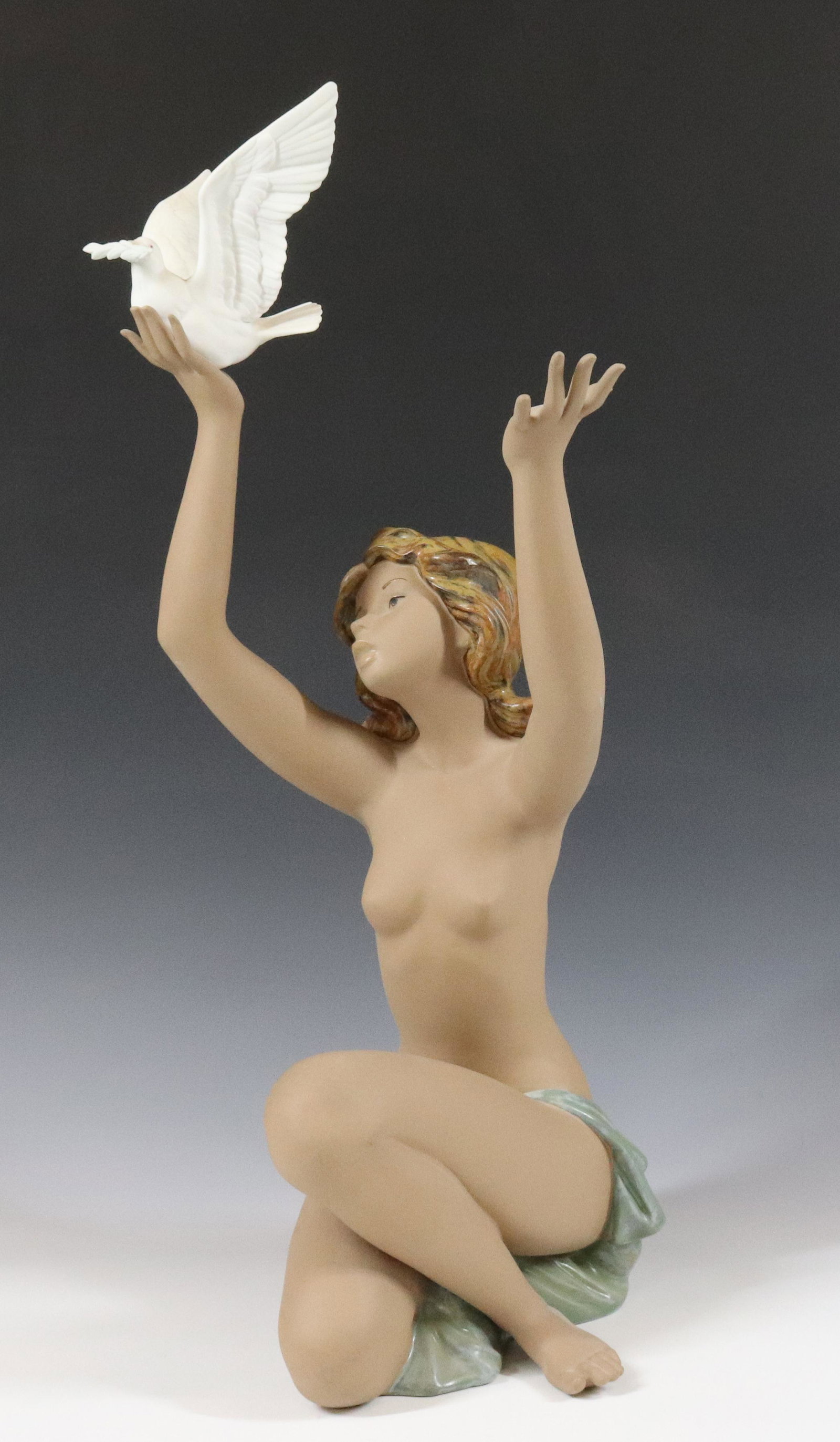LLADRO  YOUNG GIRL WITH DOVE (1 of 5)