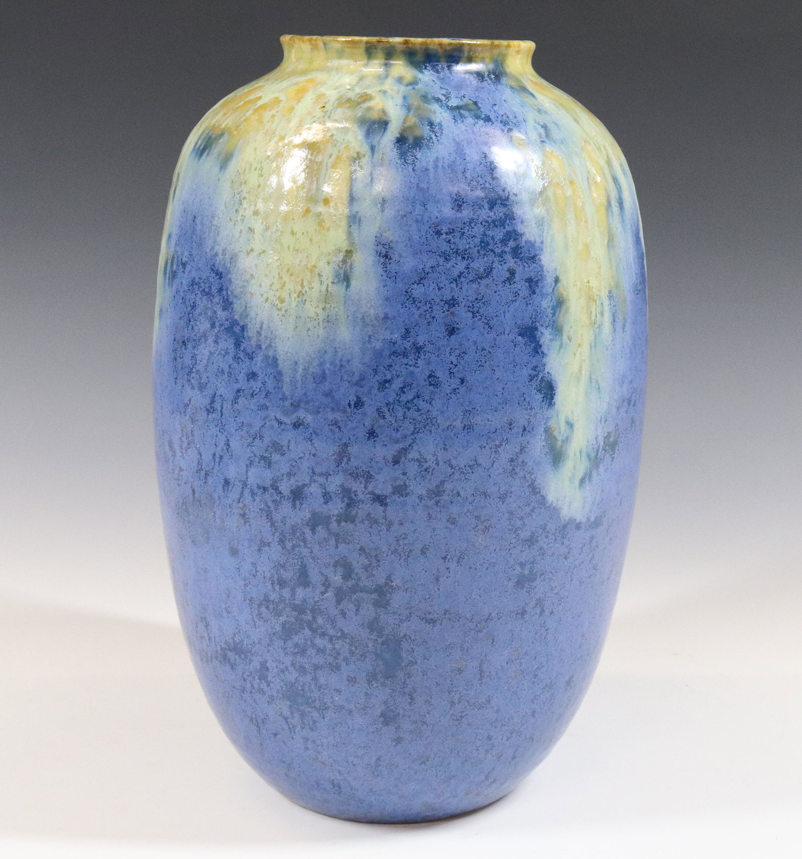 ROSEVILLE POTTERY "IMPERIAL II"  VASE (1 of 6)