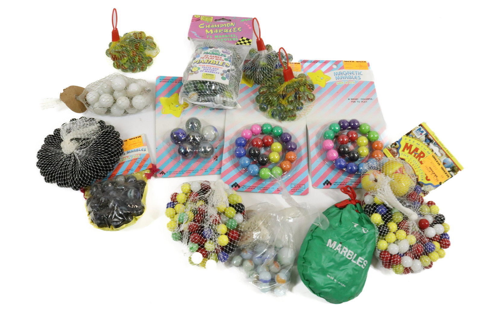 LOT OF VINTAGE MARBLES: VARIOUS STYLES AND MANUFACTURERS.