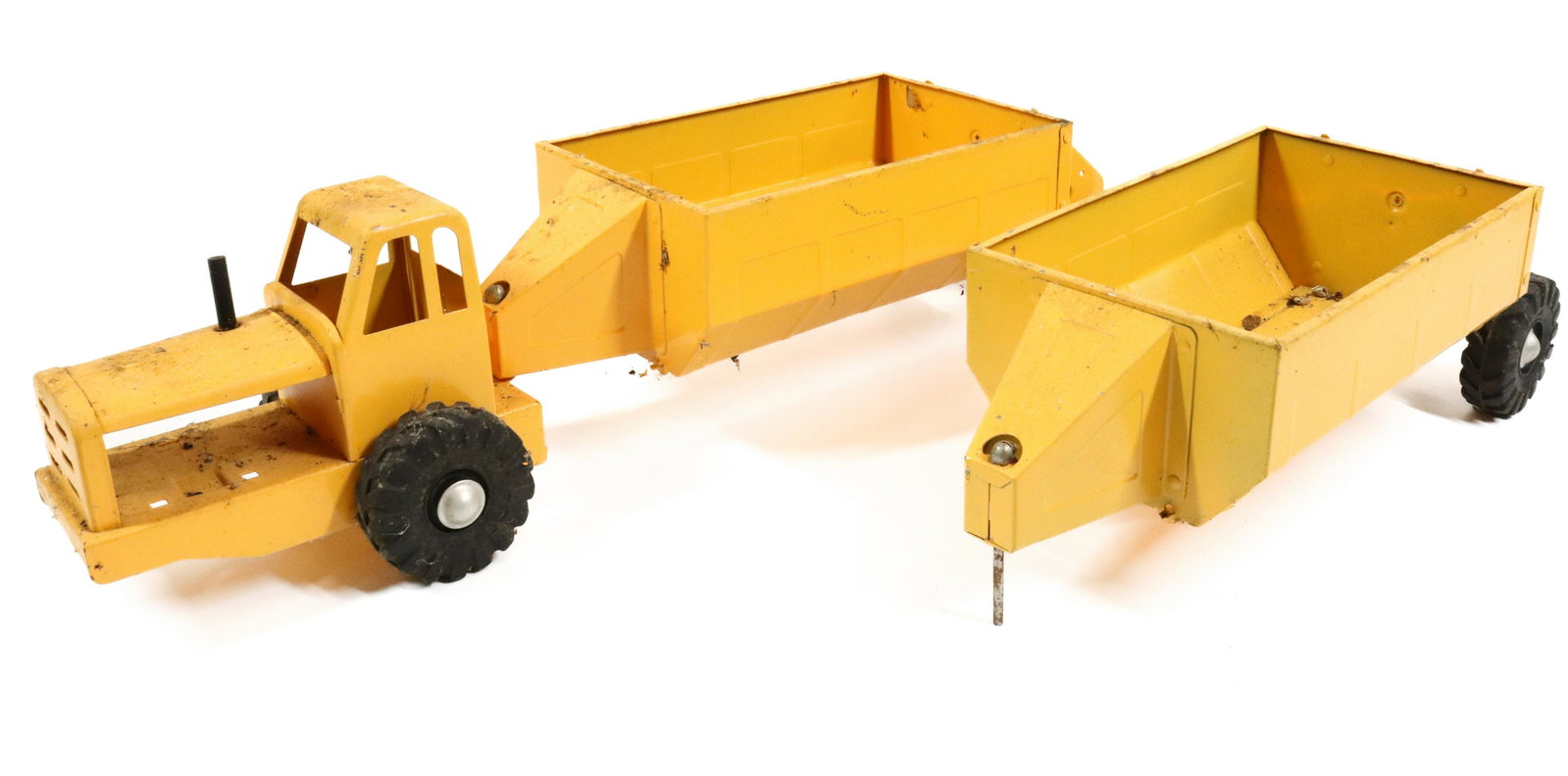 WYANDOTTE PRESSED STEEL EARTH MOVER: PAINTED SURFACE WITH MOLDED TIRES. 23" L. PLUS, EXTRA TRAILER.