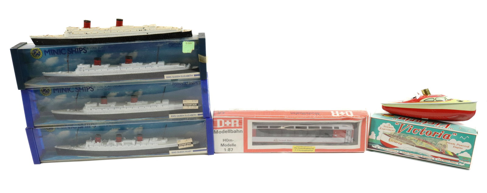 MINIC SHIP MODELS, TIN LITHO SHIP AND TRAIN CAR: (4) MINIC SHIPS INCLUDING: TWO RMS QUEEN ELIZABETH, ONE RMS MARY AND ONE QUEEN ELIZABETH WITH LOSS AND OUT OF PACKAGE. VICTORIA TIN LITHO TOY IN BOX. D&R MODEL TRAIN CAR.