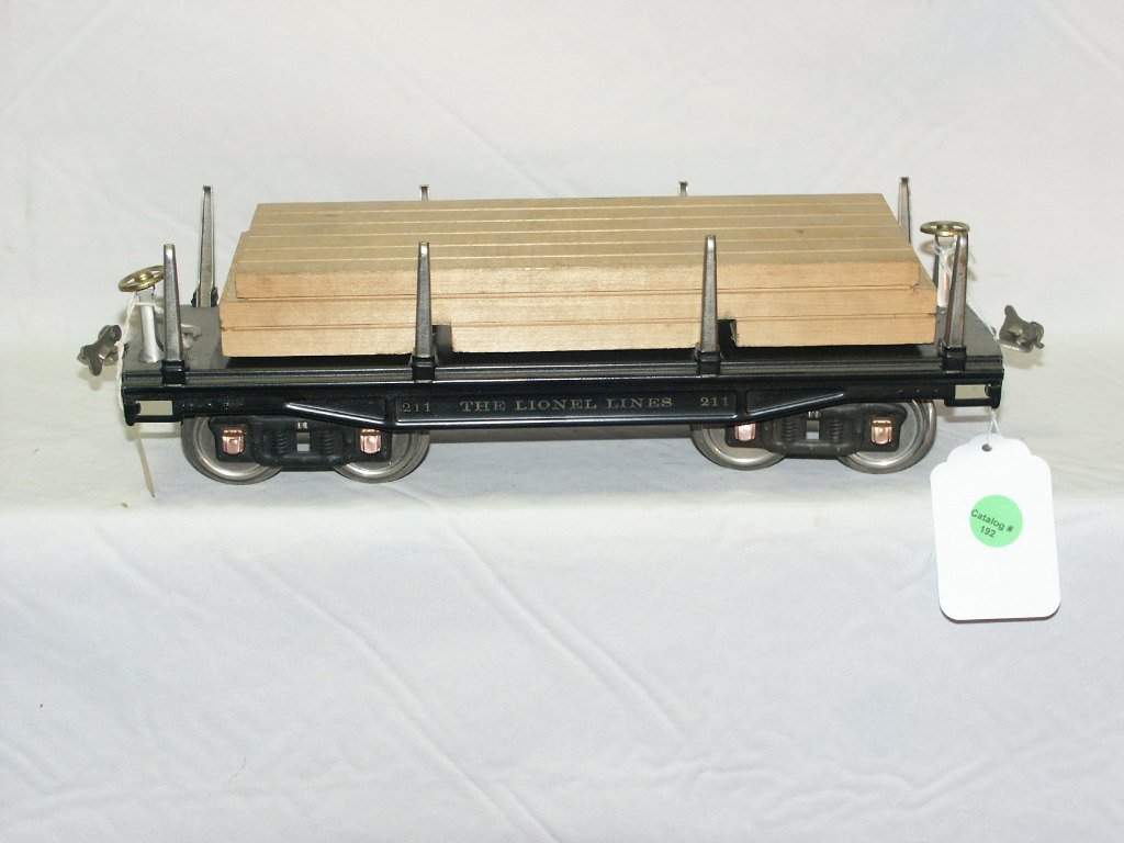 LIONEL PRE-WAR STANDARD GAUGE 211 FLAT CAR WITH LO: LIONEL PRE-WAR STANDARD GAUGE 211 FLAT CAR WITH LOAD IN BLACK IN VERY GOOD CONDITION. box