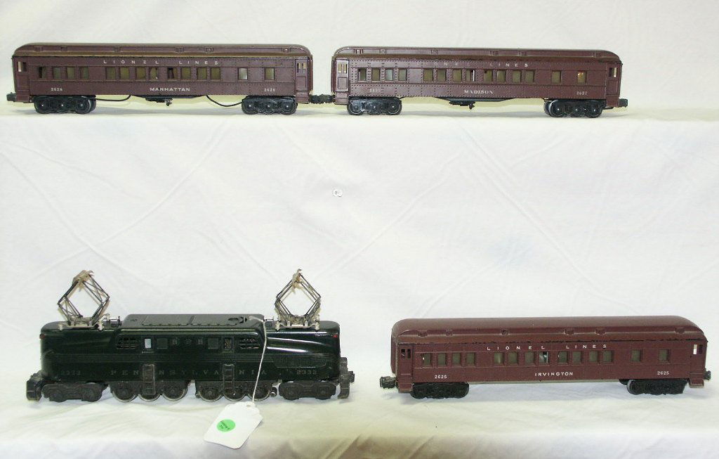 LIONEL POST-WAR O-GAUGE #2332 BRUNSWICK IN GREEN A: LIONEL POST-WAR O-GAUGE #2332 BRUNSWICK IN GREEN AND SILVER #2625, 2627, AND 2628 TUSCAN SOME MINOR PAINT LOSS