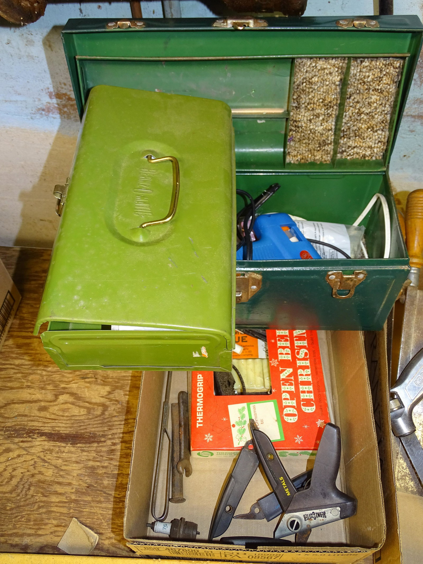 TOOL LOT: GLUE GUN STAPLES UPDATED 2023 Terms for Purchasing and Shipping of Auction Items. Please read carefully before bidding. All payments for purchases will be made through LiveAuctioneers.com payment proc