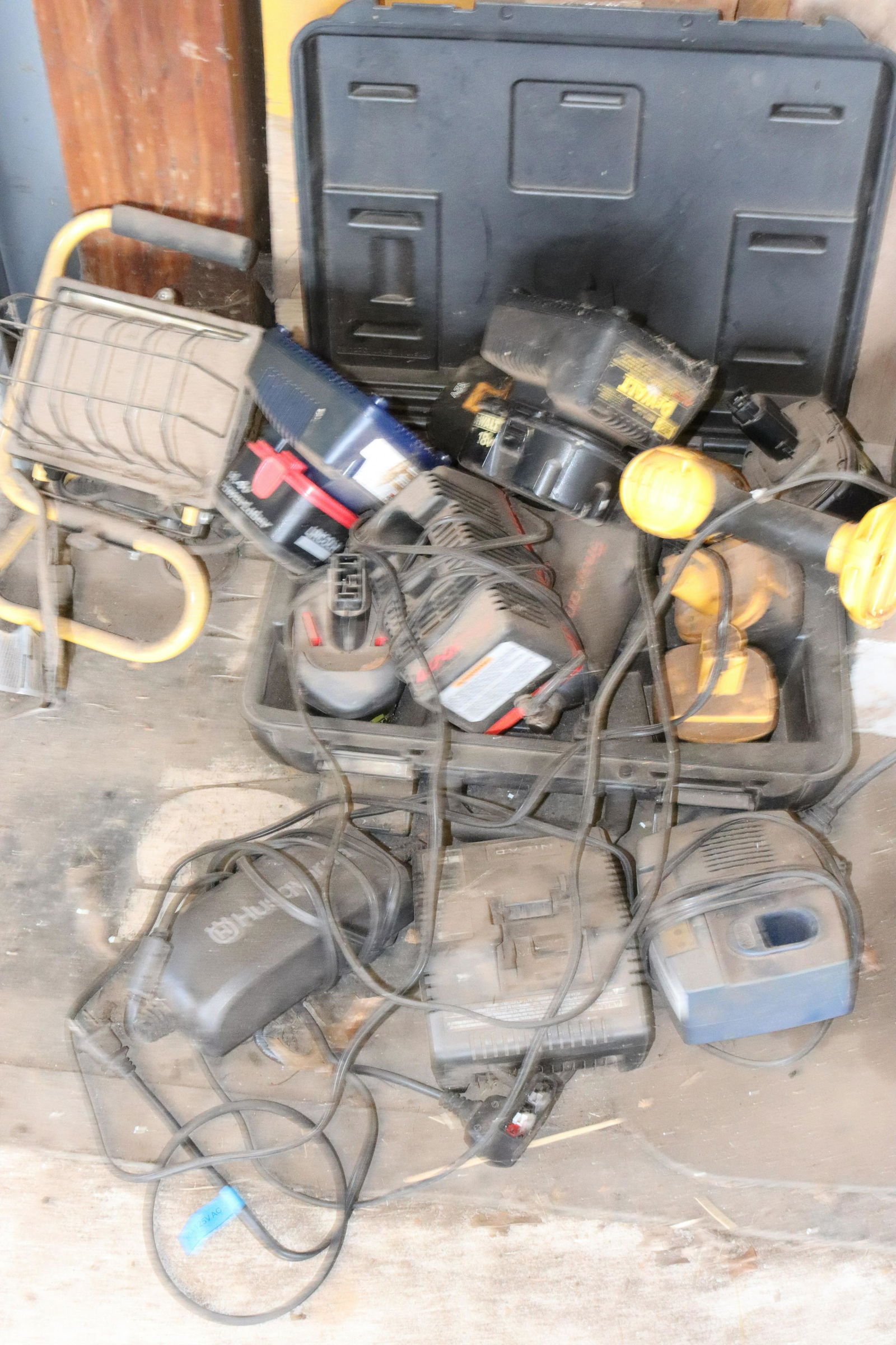 LOT OF DRILLS AND ACCESSORIES (1 of 3)