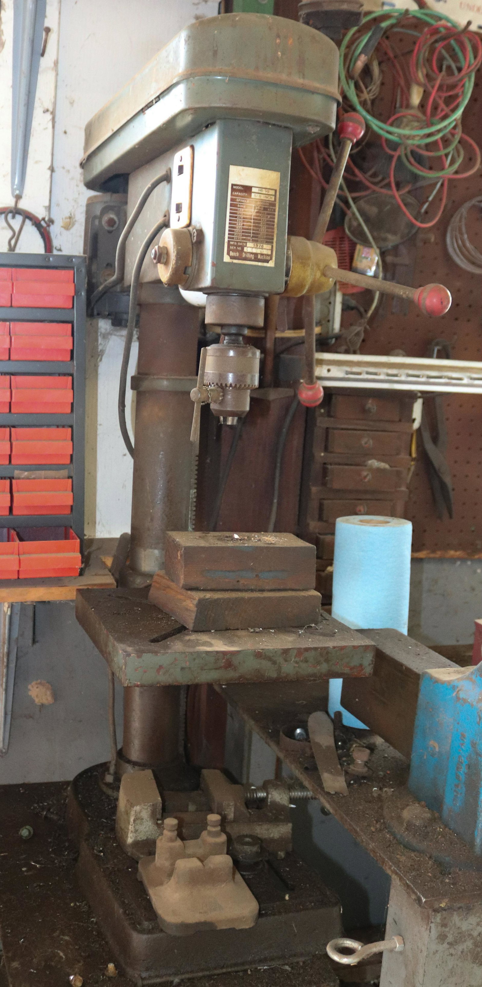 BENCH DRILLING MACHINE (1 of 2)
