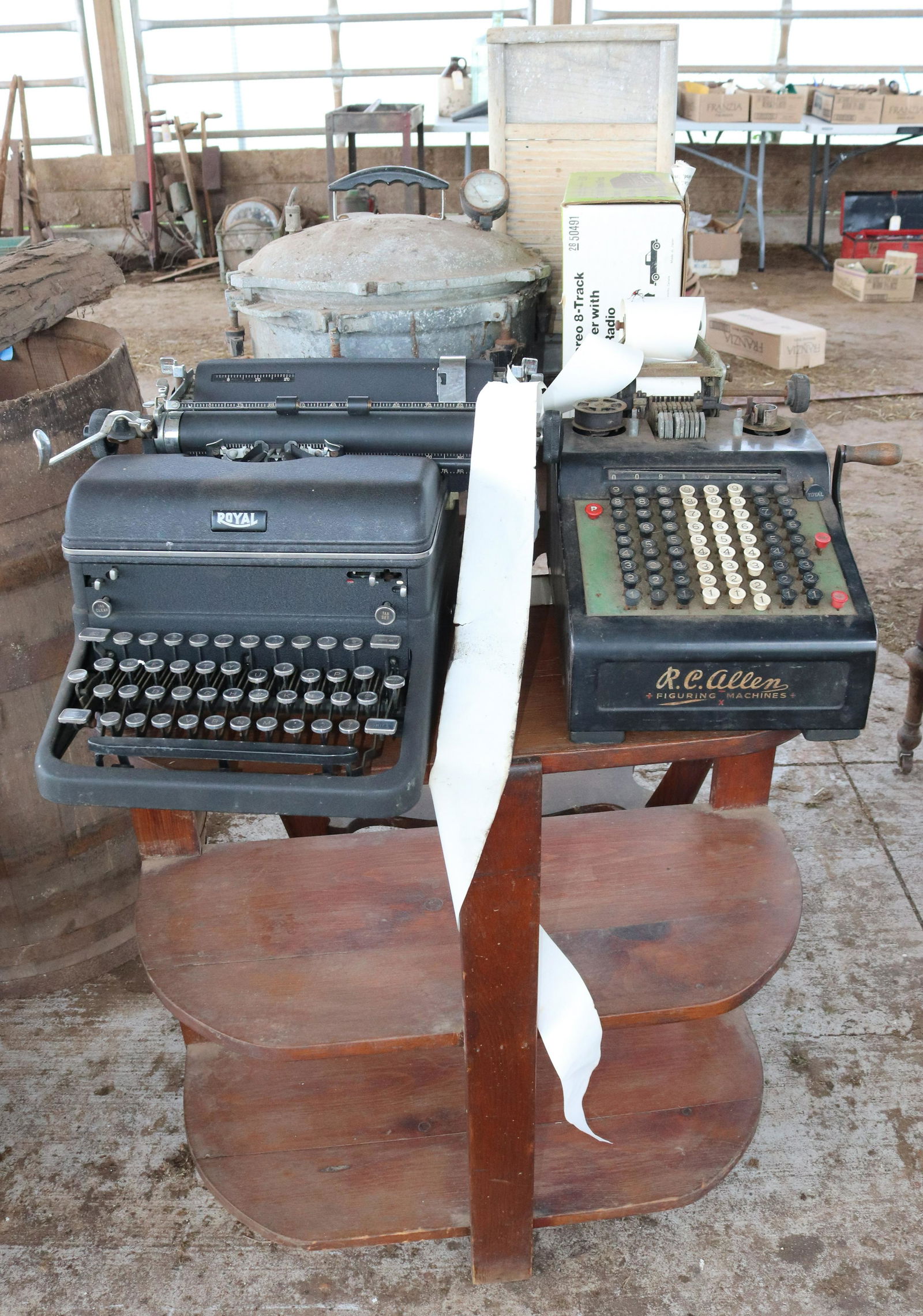 .PRIMITIVE ITEM LOT (1 of 4)