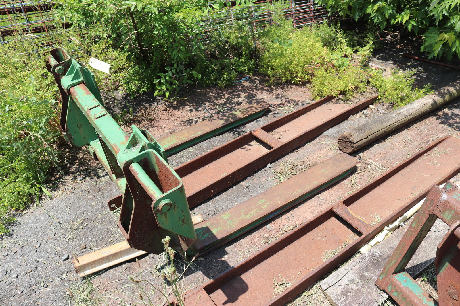 JOHN DEERE SKID FORKS (1 of 1)