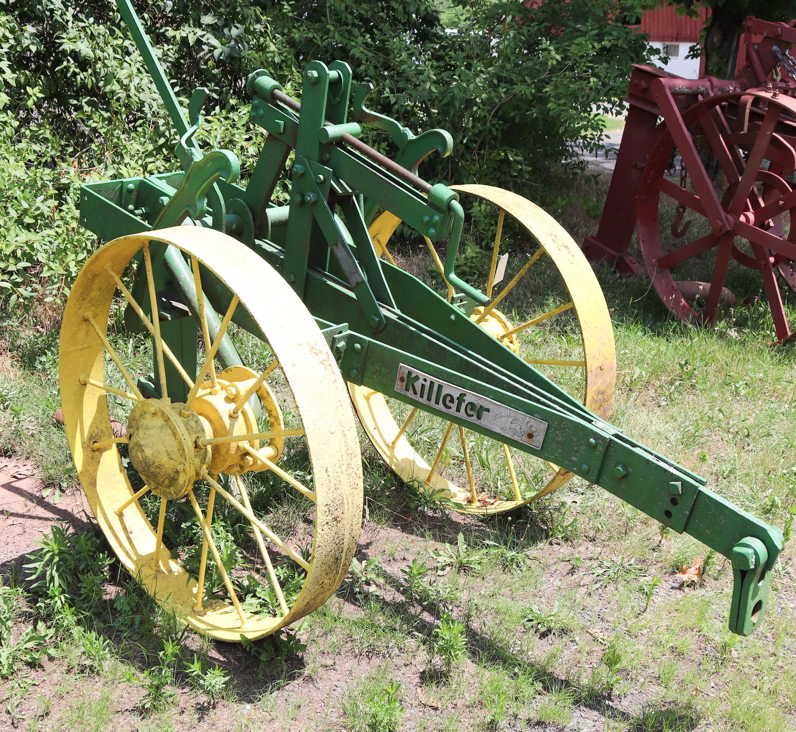 ANTIQUE TRACTOR MACHINERY (1 of 2)