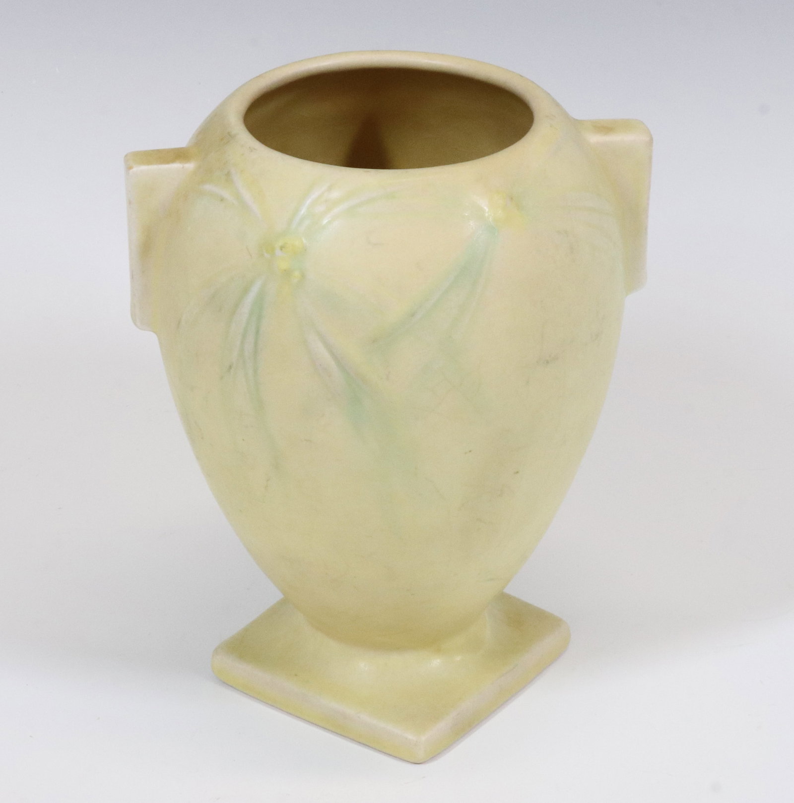 ROSEVILLE POTTERY VASE (1 of 3)