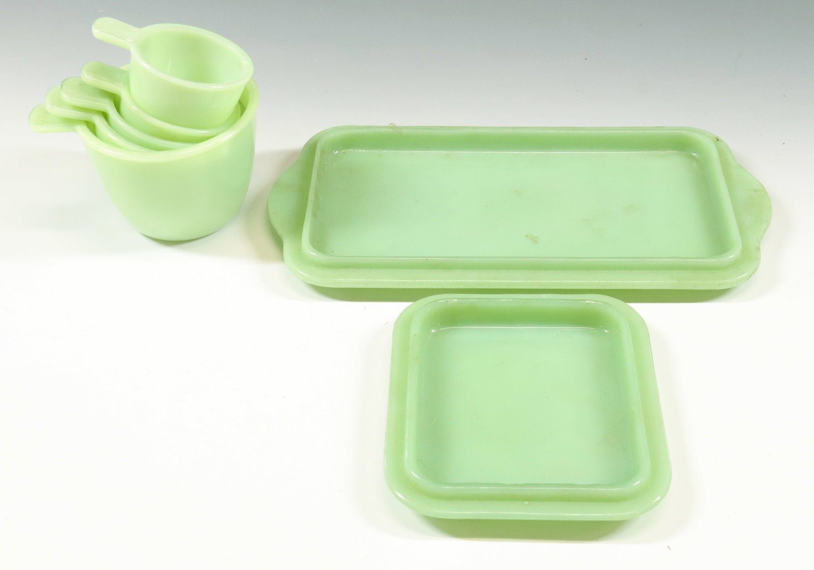 LOT OF JADITE MEASURING CUPS AND LIDS (1 of 4)