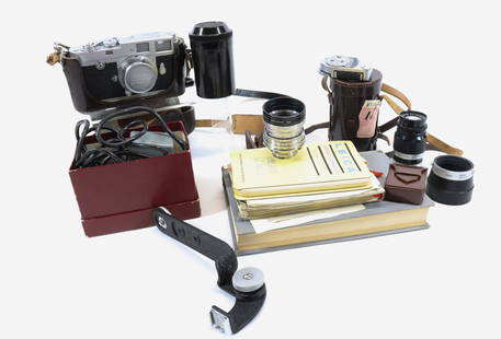 VINTAGE LEICA CAMERA LOT: INCLUDING - LEICA M-2 #929679 WITH LEATHER CASE AND STRAP, INSTRUCTION BOOKLET, FLASH WITH BOX, LEICA METER, LENSES, AND MORE PLEASE READ CAREFULLY - Terms for Purchasing and Shipping of Auction Items