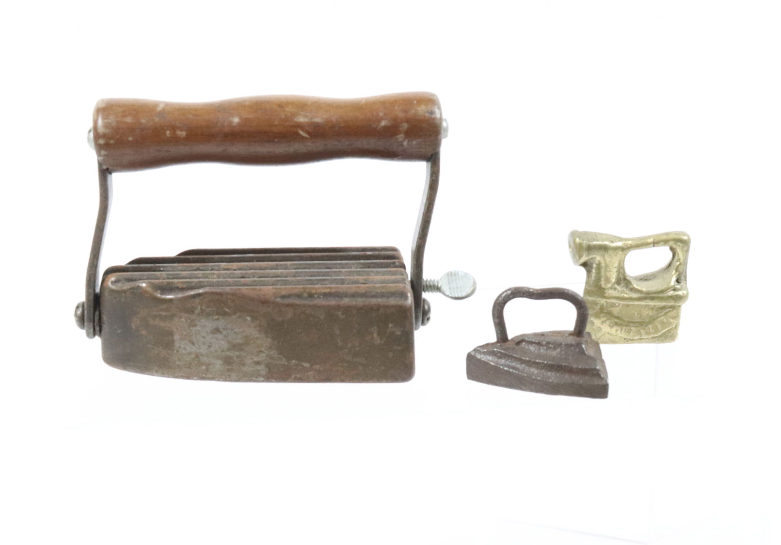 LOT OF ANTIQUE PRESSING IRONS (1 of 3)