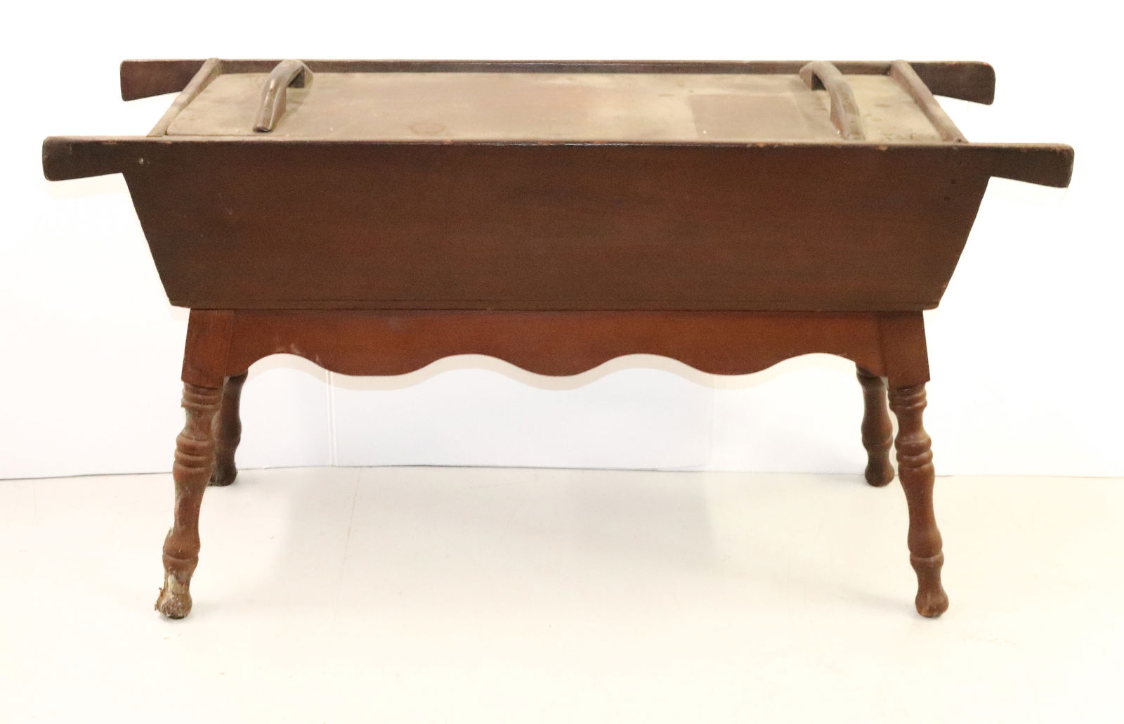 ANTIQUE LIDDED DOUGH BOX (1 of 7)