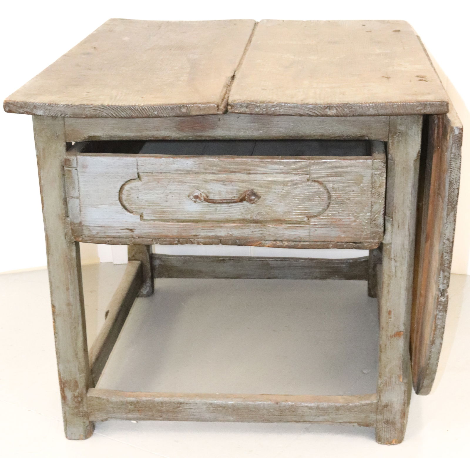 18TH C. PAINTED TAVERN TABLE (1 of 6)