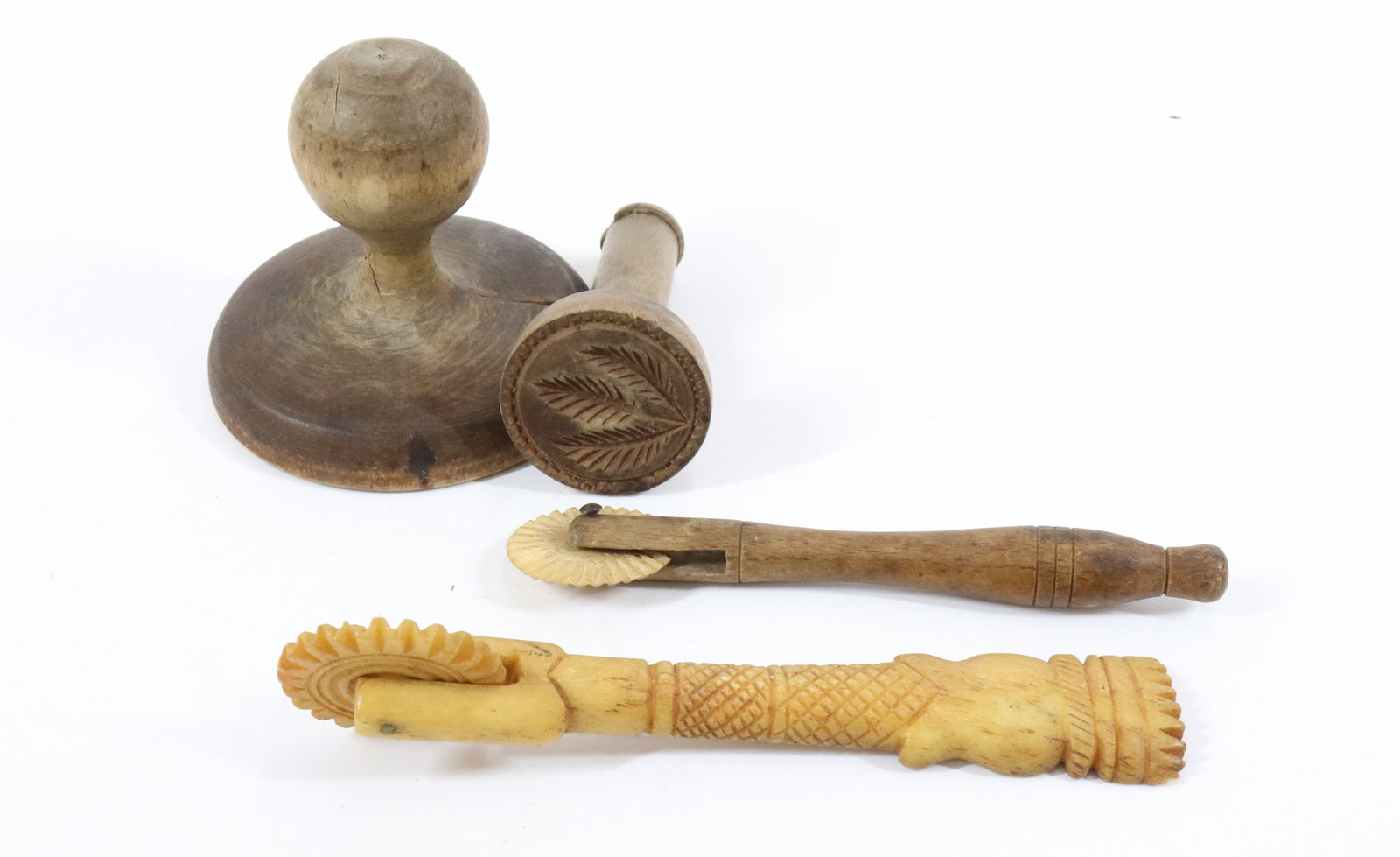 BUTTER STAMPS AND PIE CRIMPERS (1 of 4)