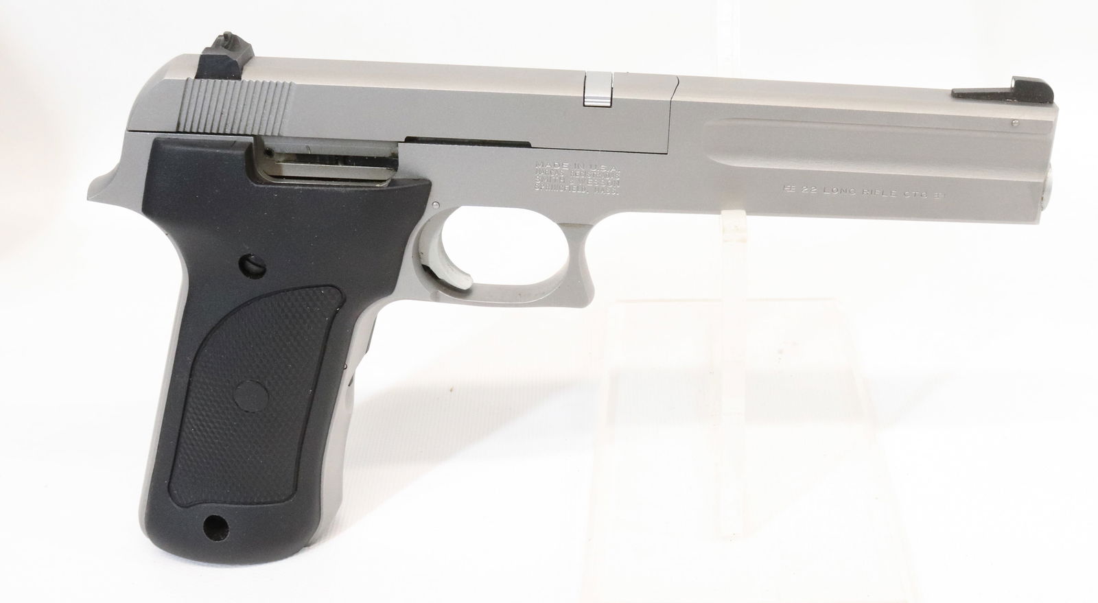 SMITH AND WESSON MODEL 2206 SEMI AUTO PISTOL: .22 CAL, SERIAL# TFC7907 - 3 1/2" BARREL - IN BOX Registration: THIS GUN REQUIRES REGISTRATION OR FFL TRANSFER Terms: UPDATED 2023 TERMS FOR PURCHASING AND SHIPPING OF AUCTION ITEMS. PLEASE READ CAREF