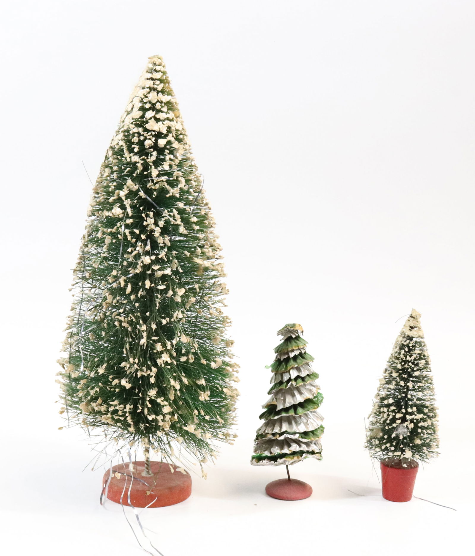 LOT OF BOTTLE BRUSH CHRISTMAS TREES (1 of 3)