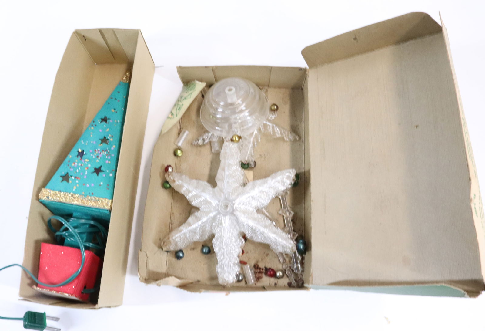 VINTAGE LIGHT-UP TREE AND CENTERPIECE (1 of 5)