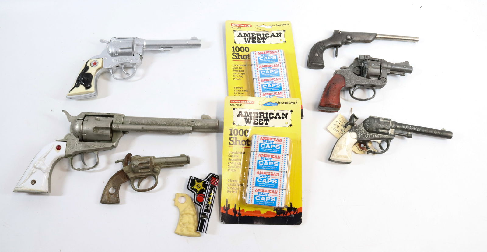 LOT OF CAP GUNS AND CAPS (1 of 4)