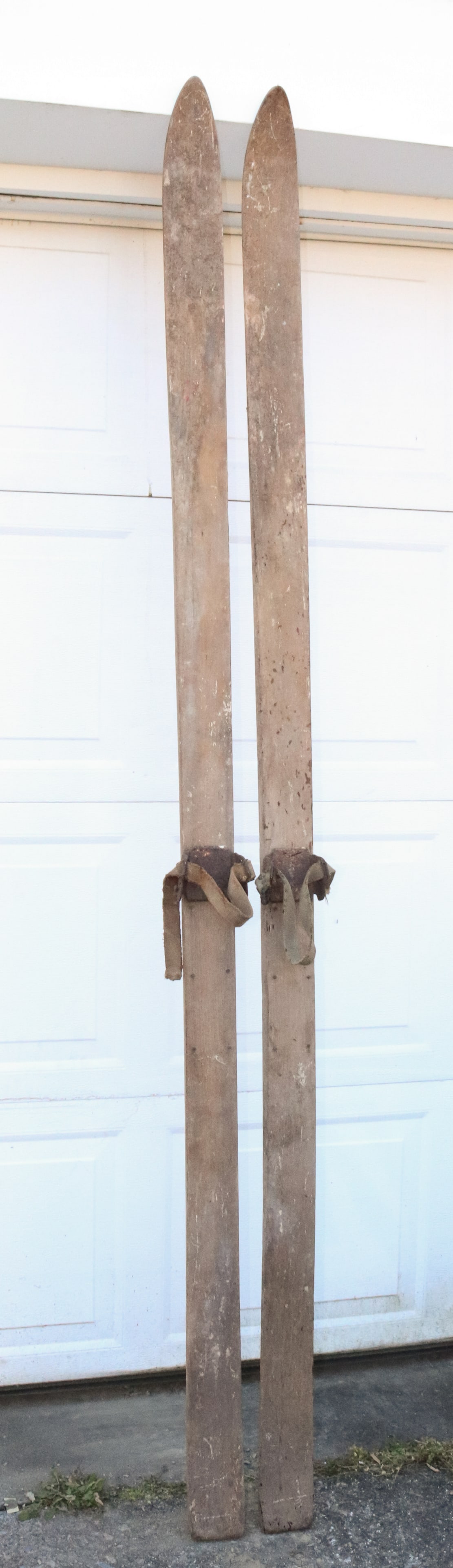 PAIR OF EARLY WOODEN SKIS: 88" LENGTH.