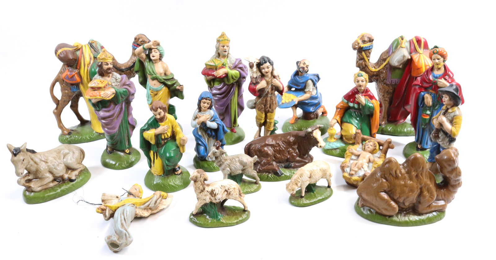 VINTAGE CERAMIC NATIVITY SCENE (1 of 7)