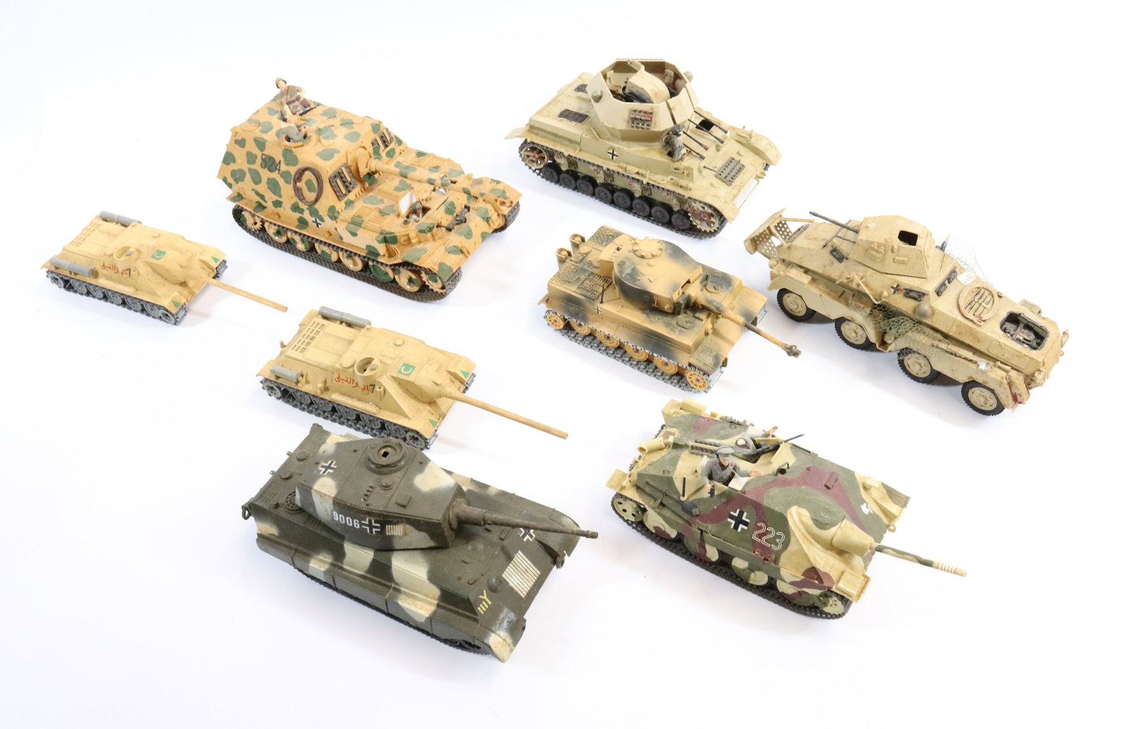 LOT OF MODEL TANKS (1 of 5)