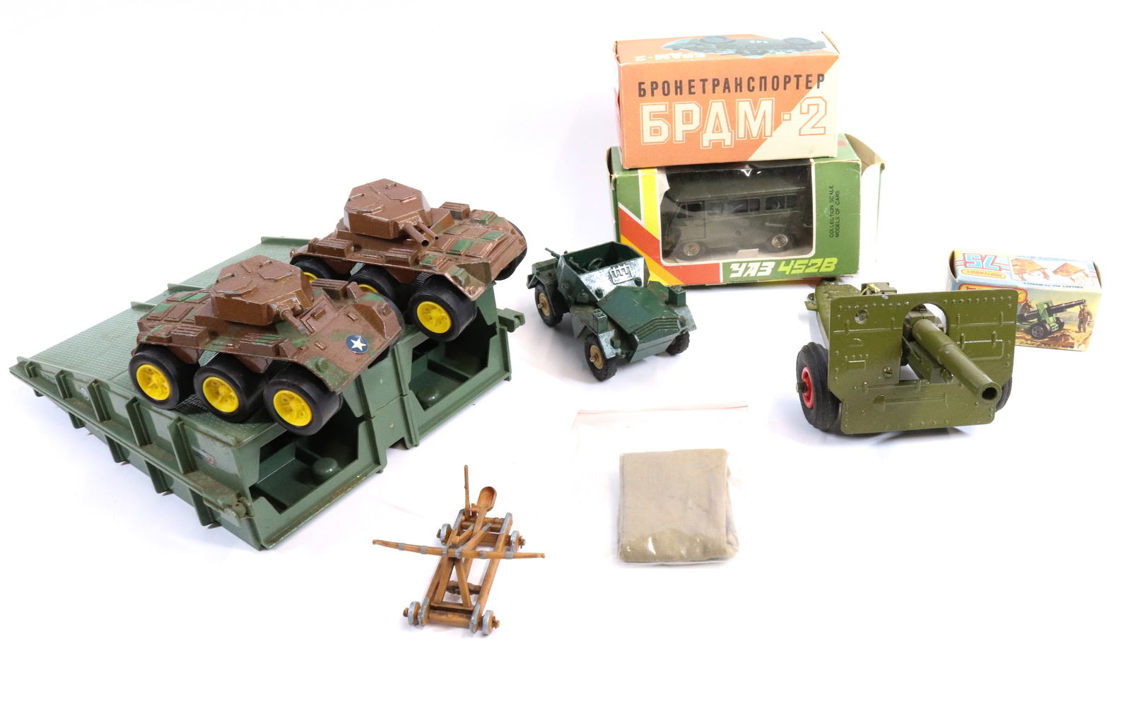 LOT OF TOY MILITARY VEHICLES (1 of 5)