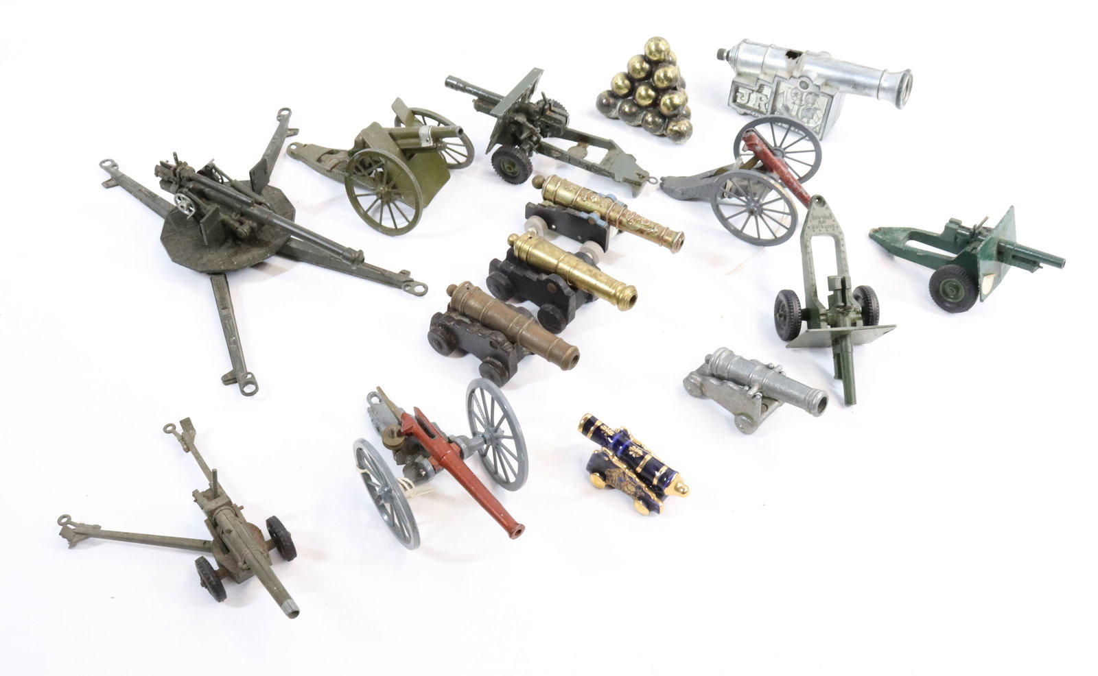 LARGE LOT OF MODEL CANNONS (1 of 4)