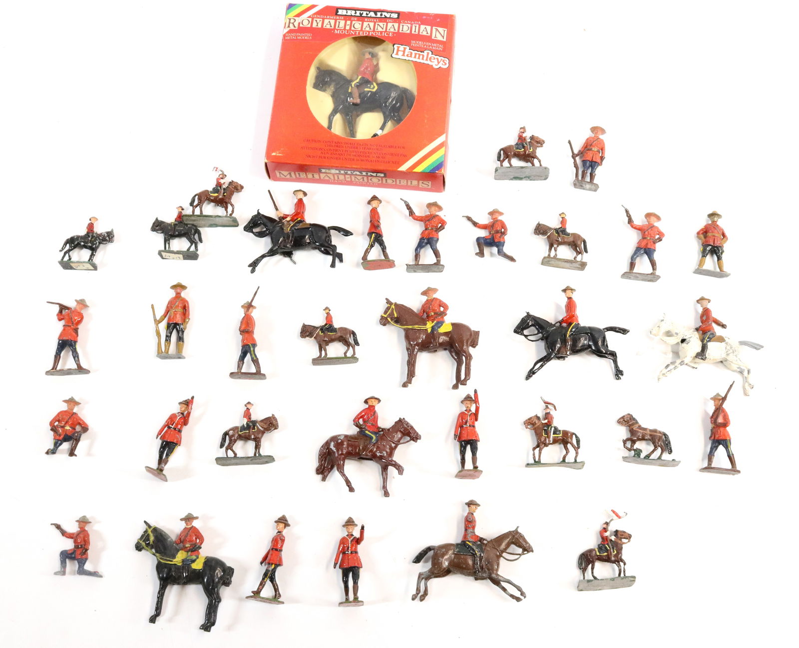 LOT OF LEAD SOLDIERS AND HORSES (1 of 4)