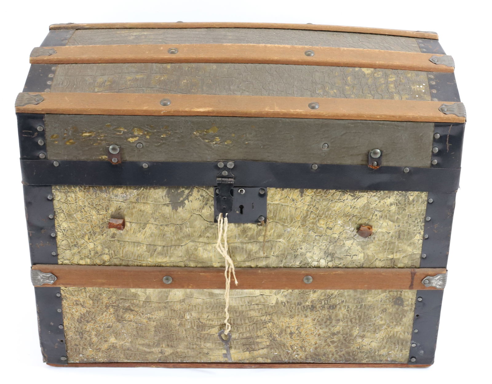 TOY CAMELBACK TRUNK (1 of 6)