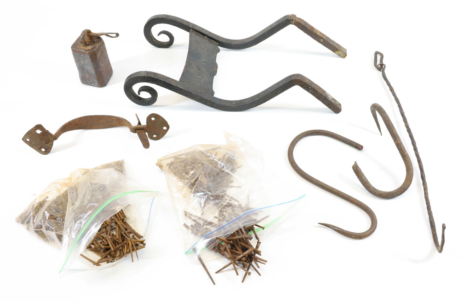 LOT OF EARLY IRON ITEMS (1 of 4)
