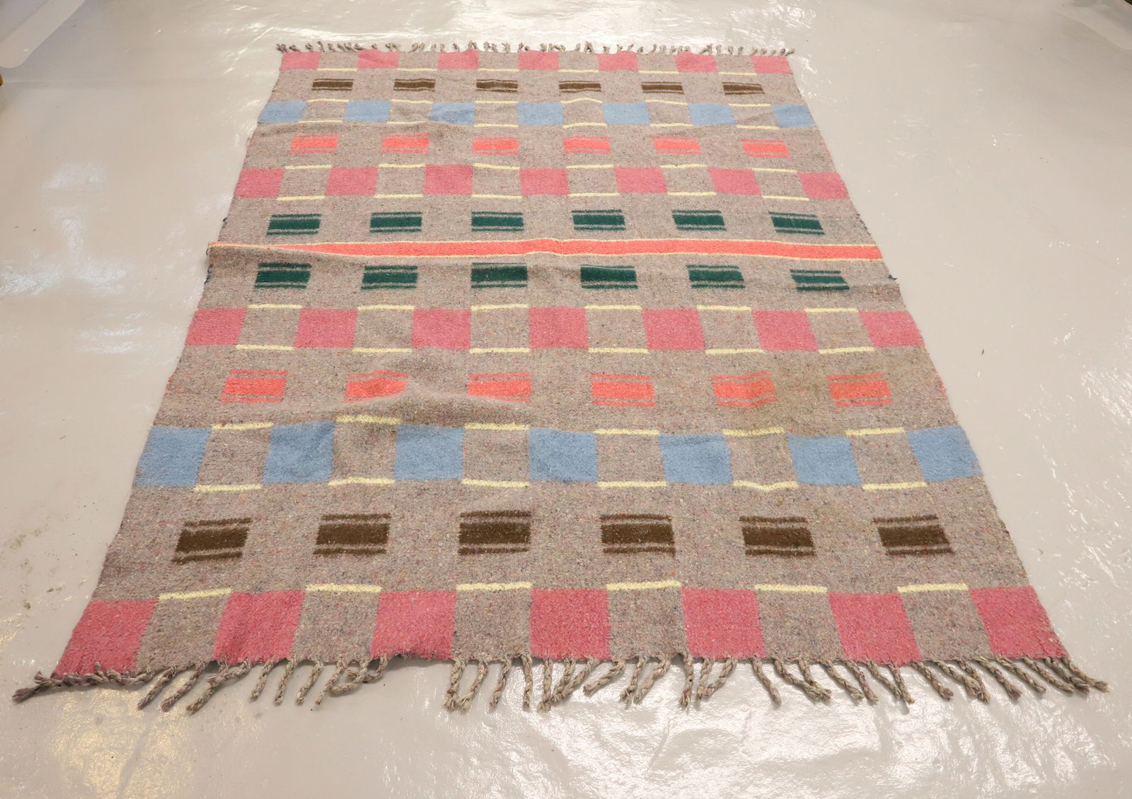 VINTAGE FRINGED BLANKET (1 of 3)