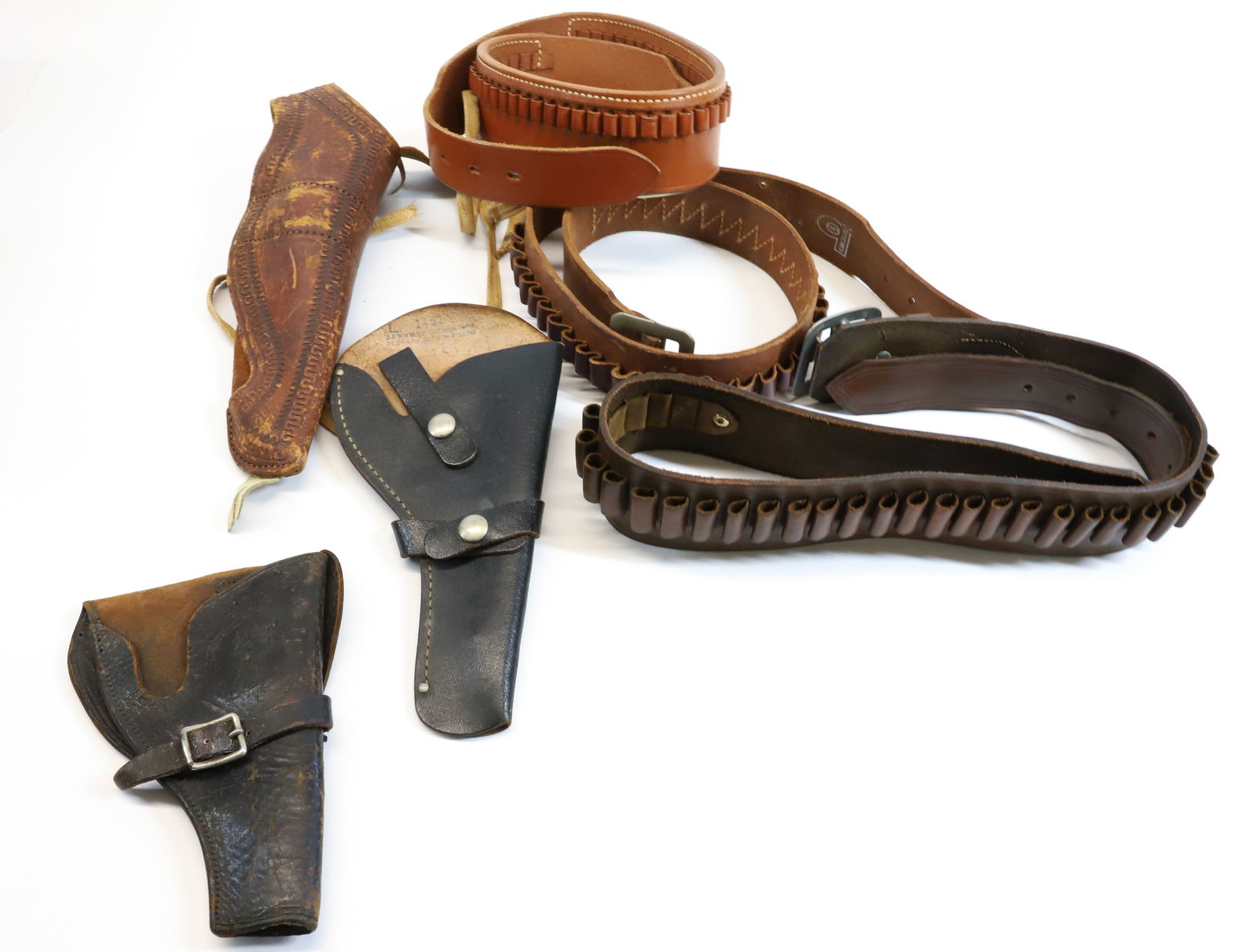 LOT OF LEATHER HOLSTERS (1 of 5)