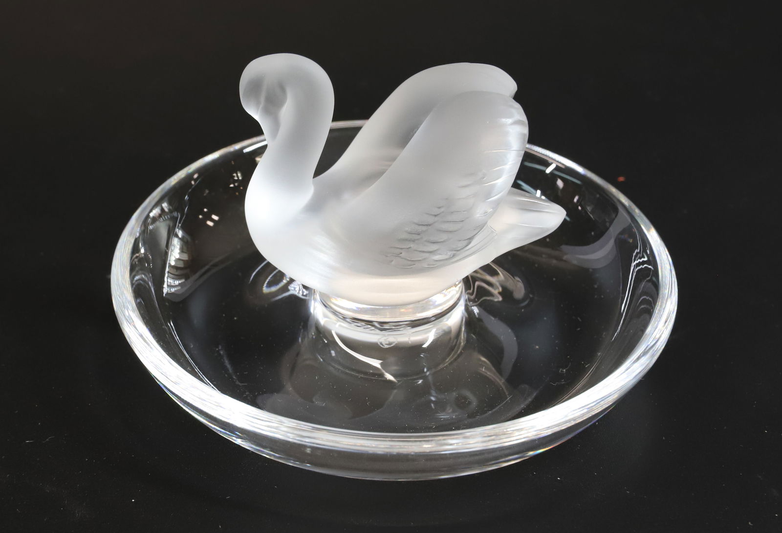 LALIQUE CYGNE PIN TRAY (1 of 3)