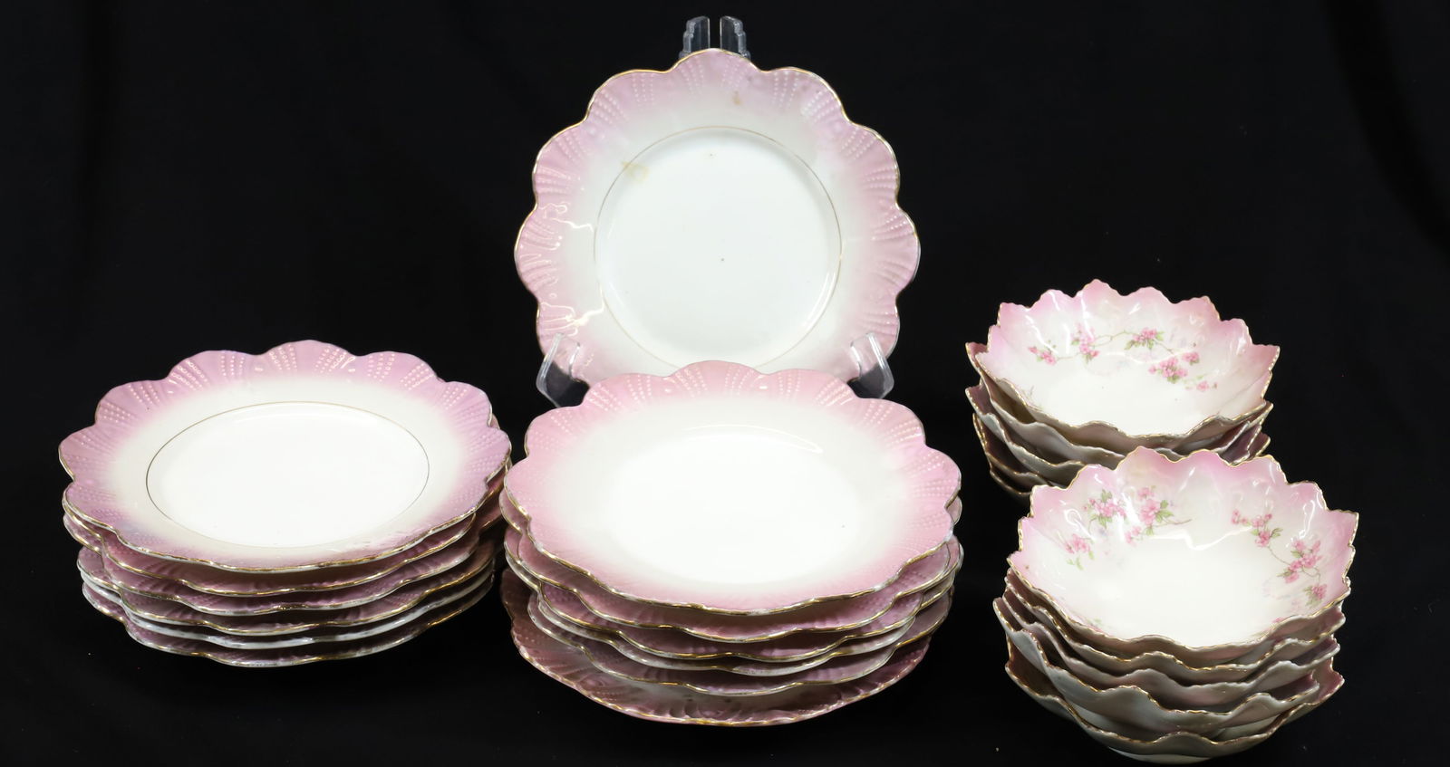 LOT OF PORCELAIN PLATES AND BOWLS (1 of 5)