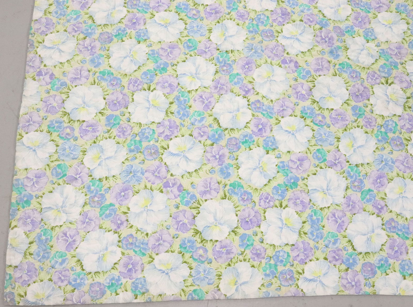 VINTAGE HANDMADE QUILT (1 of 4)