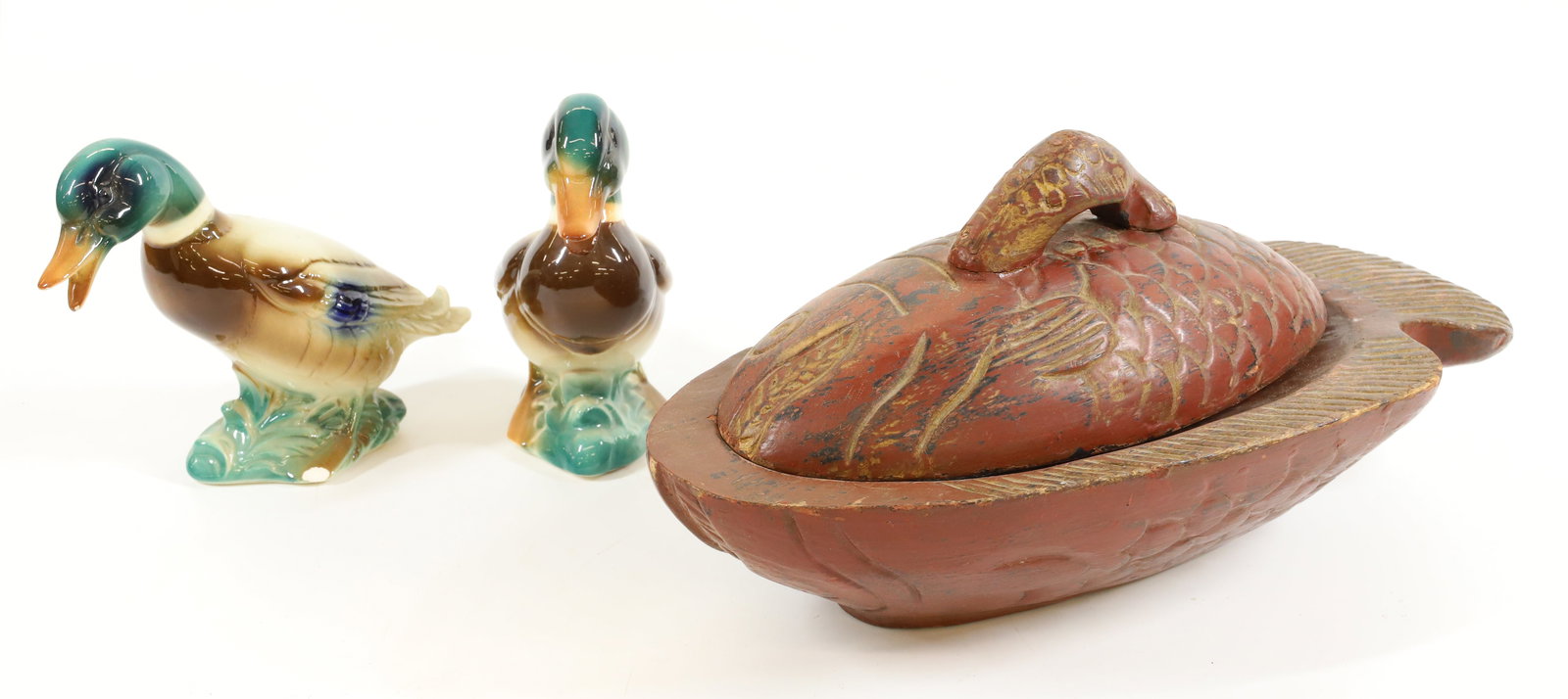 CARVED FISH CONTAINER AND CERAMIC DUCKS (1 of 5)